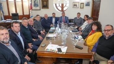 La provincia ofreció a los gremios estatales un aumento salarial trimestral del 5% | Rosario y la región