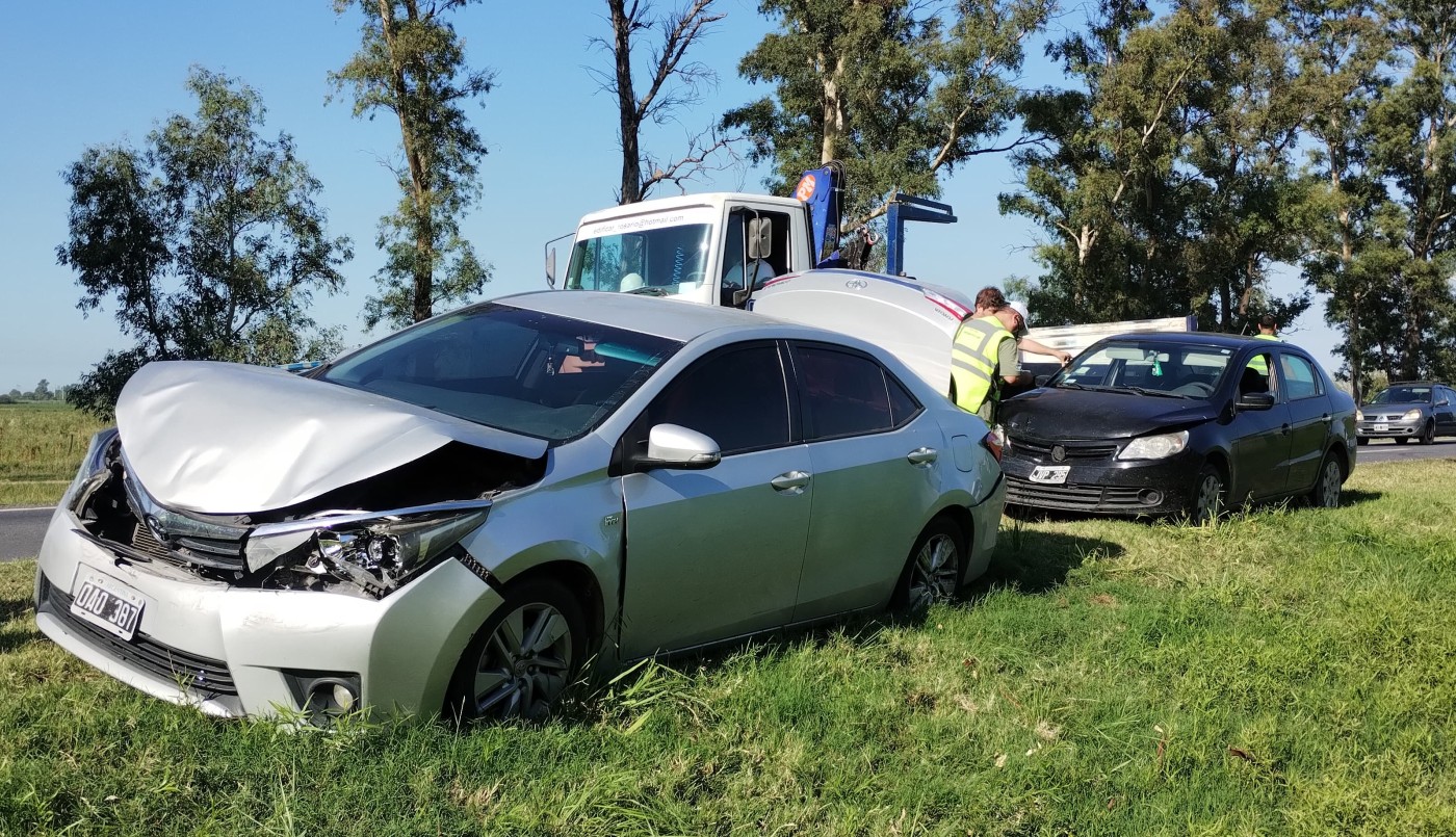 Doble choque en cadena: seis vehículos involucrados | Rosario y la región