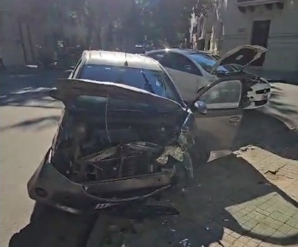 Violento choque en la esquina de Alvear y Montevideo | Rosario y la región