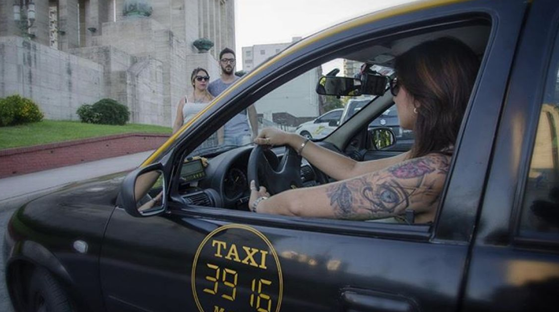 Mujeres Taxistas rechazan el pedido de taxis para operar con Uber y Didi | Rosario y la región