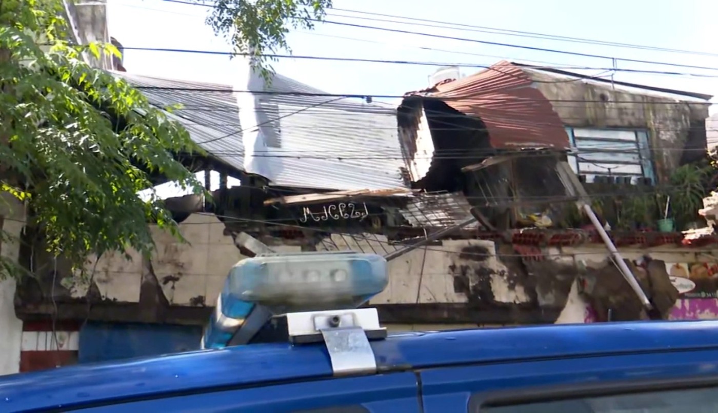 Se derrumbó el frente de una casa en Av Gutierrez 410 bis | Rosario y la región