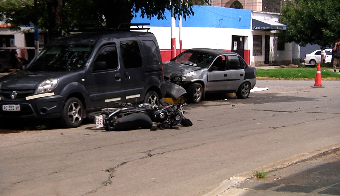 Siniestro vial fatal: un automovilista se fugó tras atropellar y matar a un motociclista | Rosario y la región