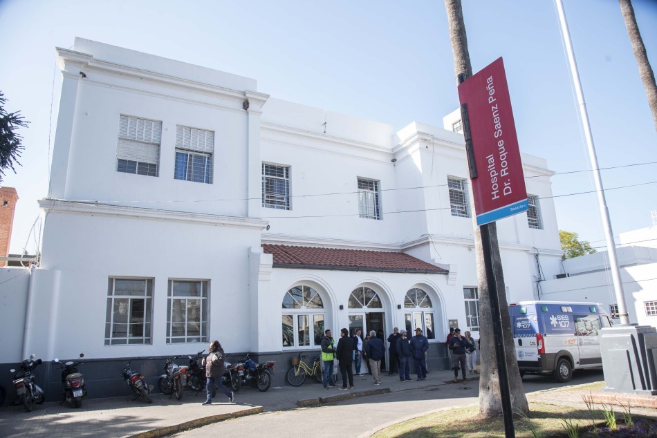 Una mujer hirió a un hombre con una botella rota en un partido de fútbol infantil | Rosario y la región