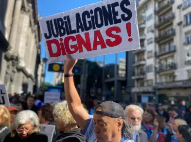 Hinchas de Rosario Central y Newell’s Old Boys se suman a marcha de jubilados | Rosario y la región