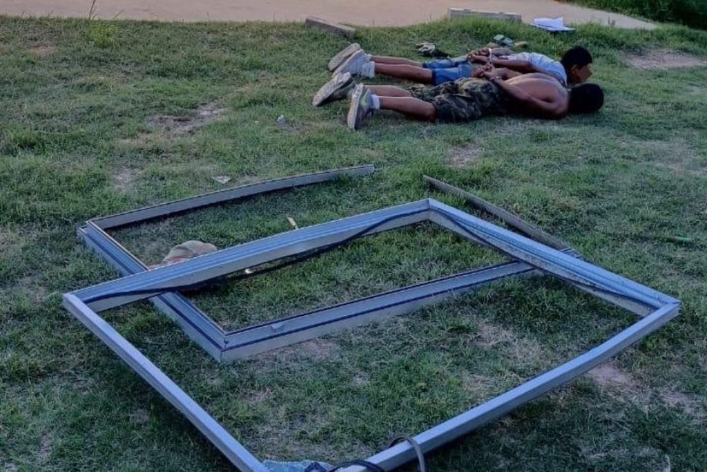 Detuvieron a dos jóvenes por robar en la obra del Hospital Regional Sur | Rosario y la región