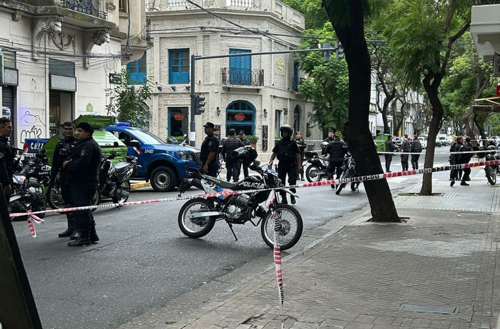 Hallaron posibles restos humanos en tres contenedores del microcentro de Rosario | Rosario y la región