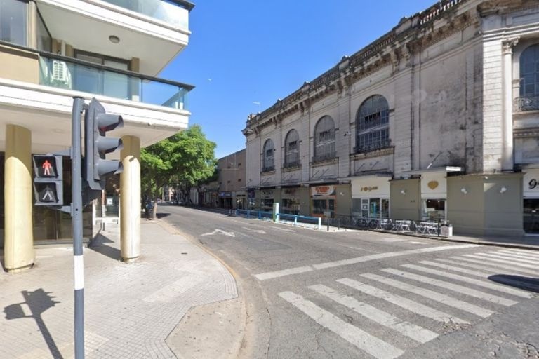 Dos menores y un joven fueron demorados por robar bebidas alcohólicas en el centro de Rosario | Rosario y la región