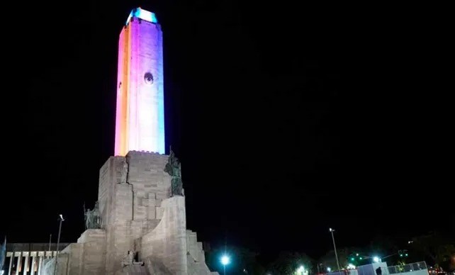 El Monumento a la Bandera se ilumina de violeta para concientizar sobre la epilepsia | Rosario y la región