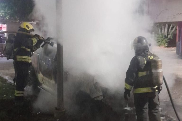 Alarma en Echesortu por una camioneta que se prendió fuego | Rosario y la región