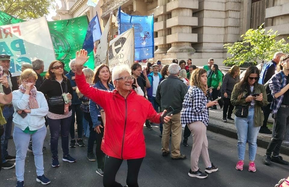 Rosario se moviliza en apoyo a los jubilados antes del paro general | Rosario y la región