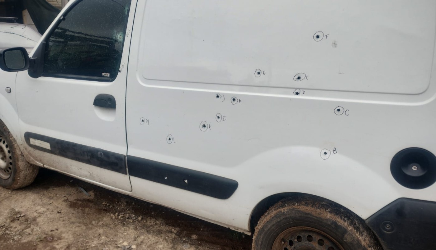 Violenta balacera: dos autos baleados y una nota intimidante | Rosario y la región