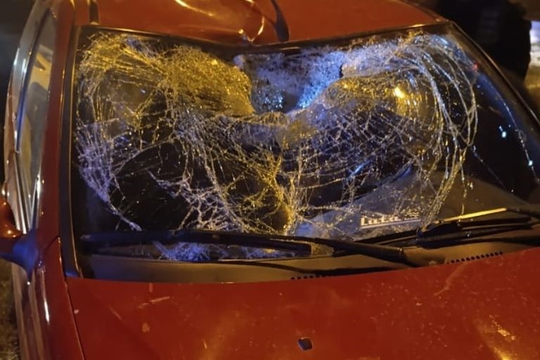 Un auto atropelló a un peatón y se encuentra en grave estado | Rosario y la región