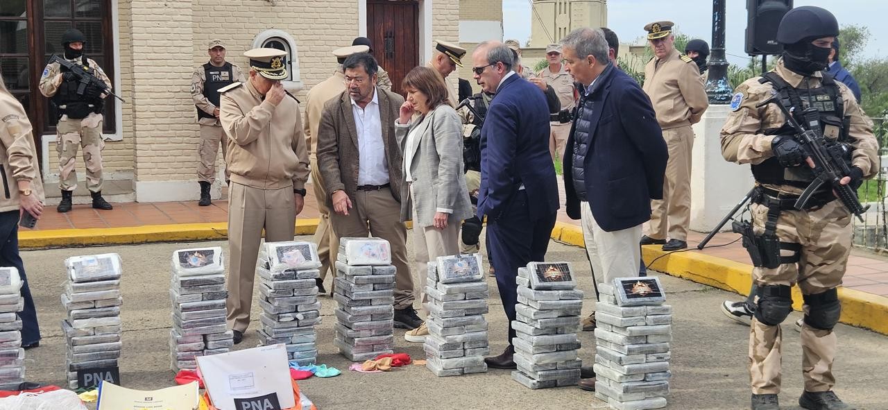 Bullrich en San Lorenzo tras el hallazgo de cocaína: “Queremos saber qué organización criminal está detrás” | Rosario y la región