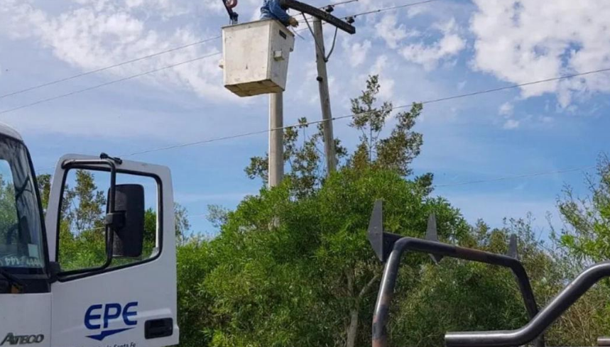 La EPE inicia un plan de mantenimiento en la red eléctrica de Funes para mejorar el servicio | Rosario y la región