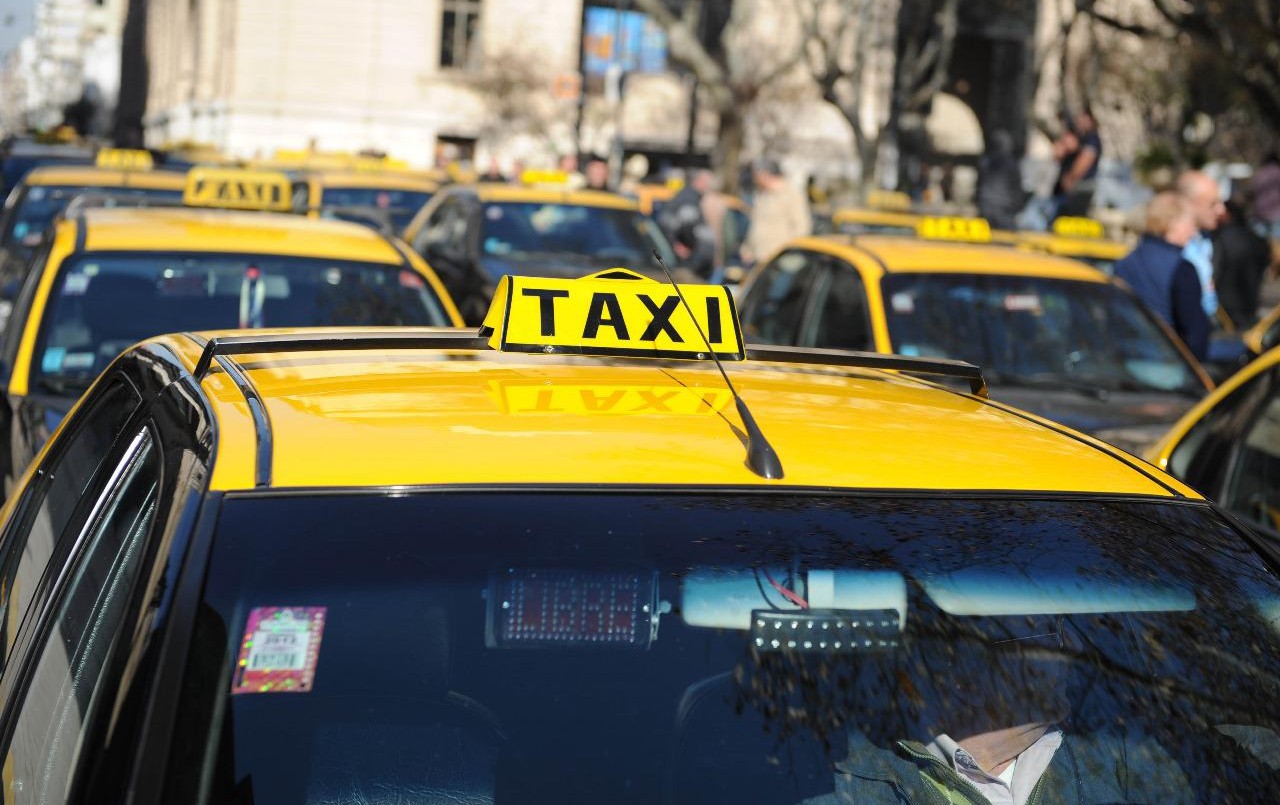 Taxistas proponen la implementación permanente de la tarifa de fines de semana y feriados | Rosario y la región