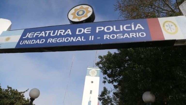 Prisión preventiva para trece policías y tres civiles por corrupción con fondos de combustible en Rosario | Rosario y la región