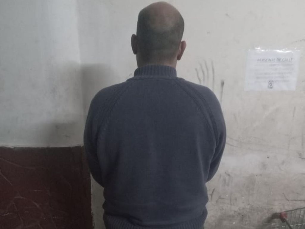 Detuvieron a un hombre acusado de incendiar una casa en zona sudoeste: fue golpeado con una botella por el dueño | Rosario y la región