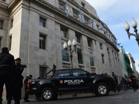 Desalojaron una escuela en zona oeste de Rosario por una amenaza de bomba | Rosario y la región