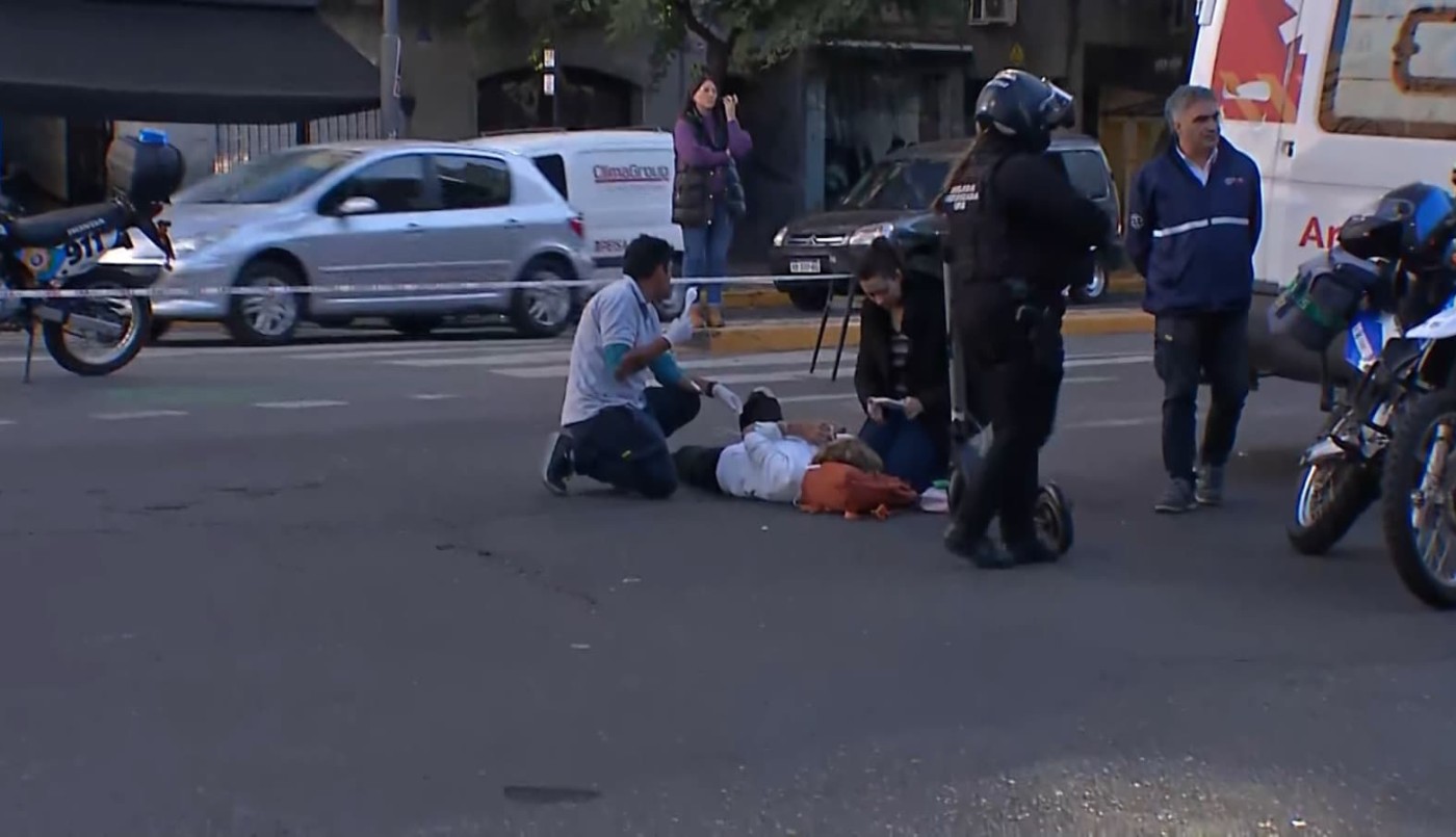 Siniestro vial: una ciclista de 70 años resultó herida tras impactar con una moto | Rosario y la región