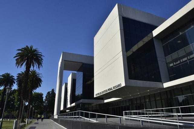 Liberan a dos policías mientras avanza la investigación por apremios ilegales en la comisaría 2ª | Rosario y la región