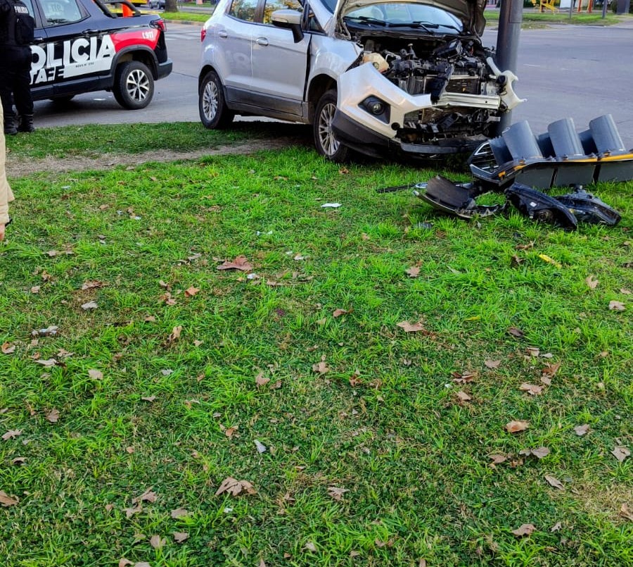 Siniestro vial entre un patrullero y una camioneta en Superí y Bv.Rondeau | Rosario y la región