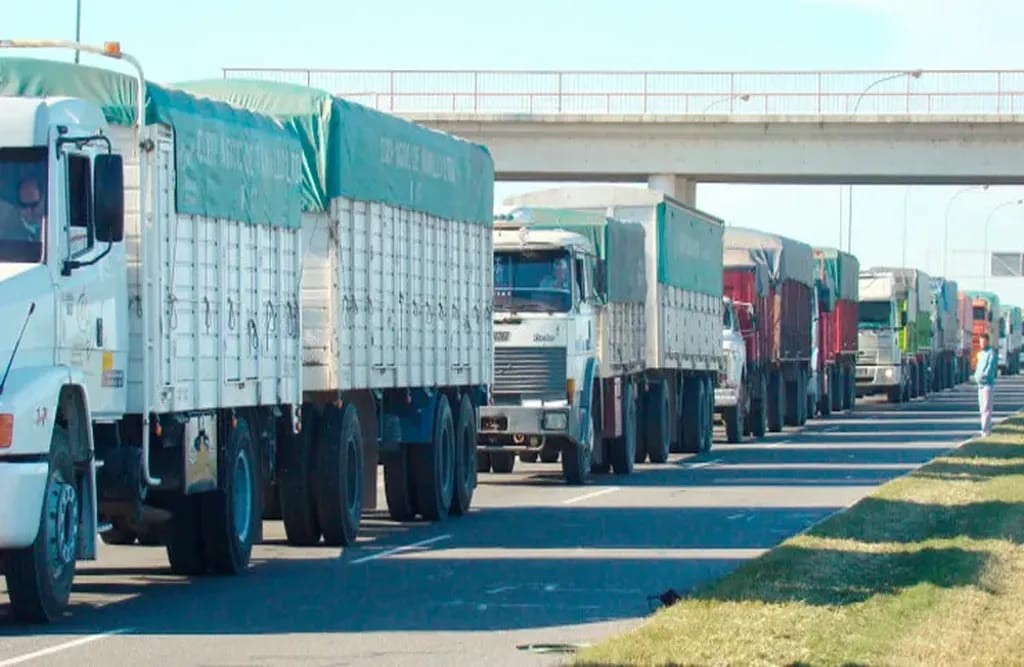 Tragedia en Timbúes: un camionero murió tras ser embestido por otro vehículo en la planta Renova | Rosario y la región