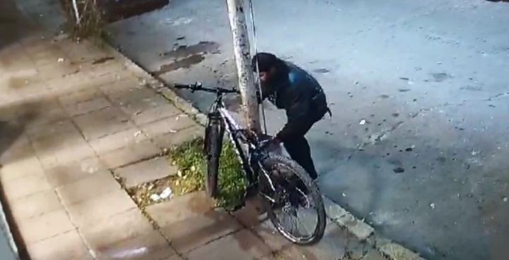 Le robaron su único medio de transporte y su familia organiza una rifa para comprar otra bicicleta | Rosario y la región