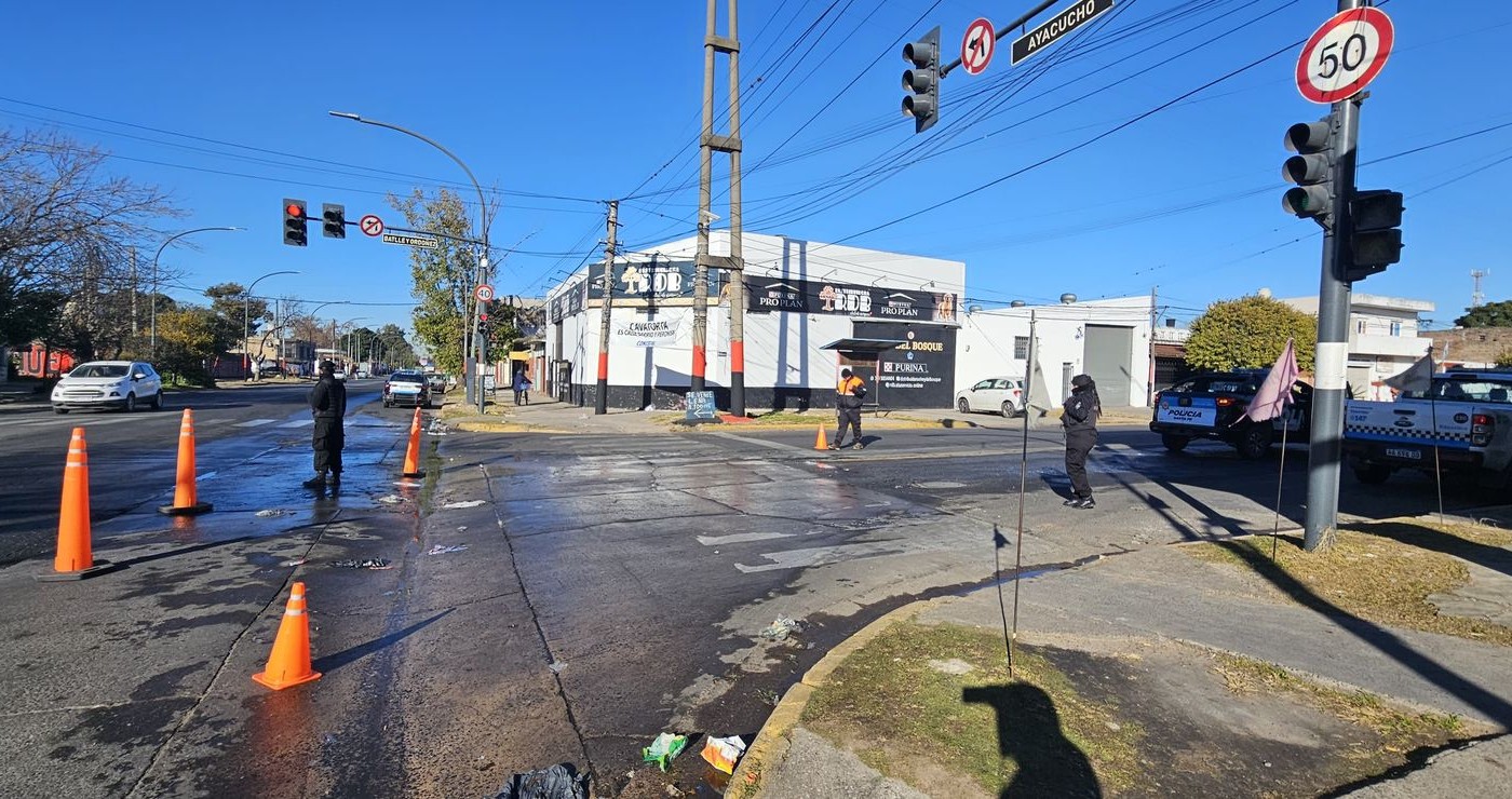 Bajas temperaturas y peligro en las calles: una esquina congelada provocó caídas y accidentes | Rosario y la región