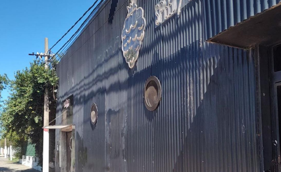 Ataque con armas de fuego en boliche de Bermúdez deja tres heridos, entre ellos dos policías | Rosario y la región