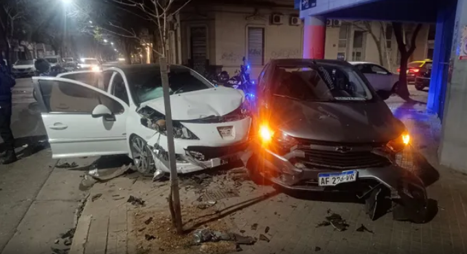 Violencia, daños y alcohol en un siniestro vial en el macrocentro | Rosario y la región