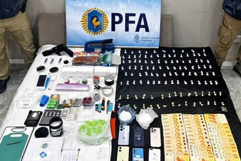 Cayeron dos jóvenes que vendían cocaína por WhatsApp con sistema de delivery | Rosario y la región