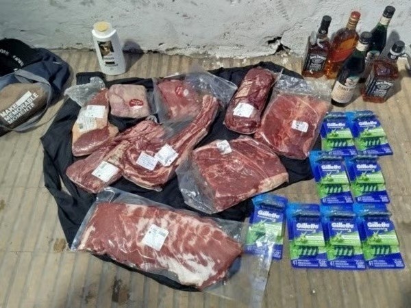 Intentó llevarse carne, whisky y afeitadoras sin pagar de un supermercado y terminó detenido | Rosario y la región