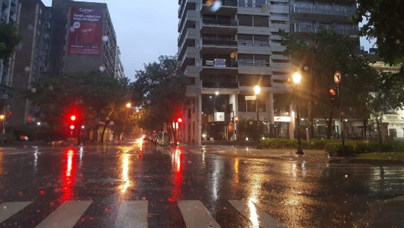 Alerta doble por tormentas y vientos fuertes: recomendaciones y pronóstico para las próximas horas | Rosario y la región