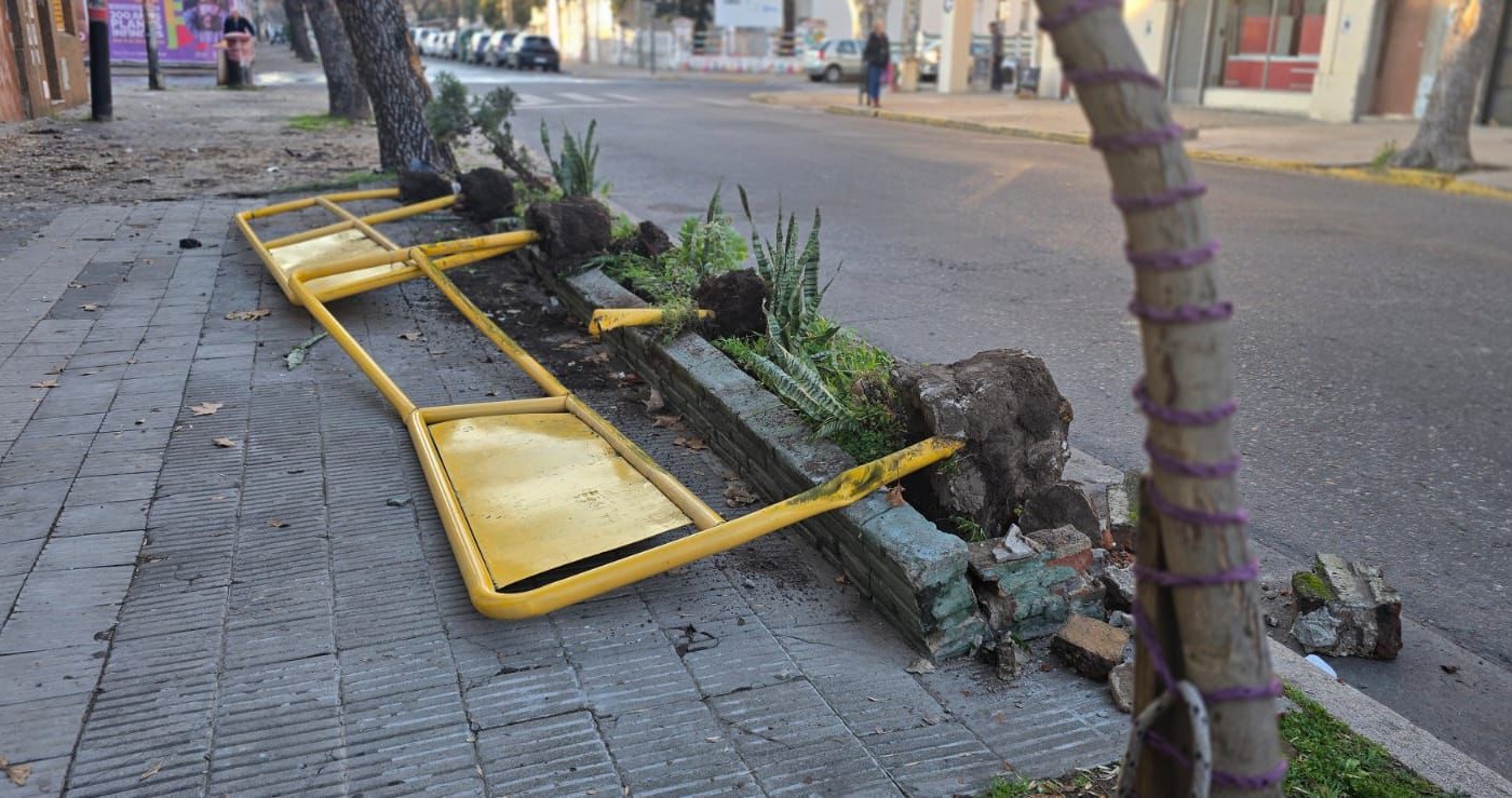 Ataque a tiros desde una moto: falleció un hombre y dos mujeres resultaron heridas | Rosario y la región