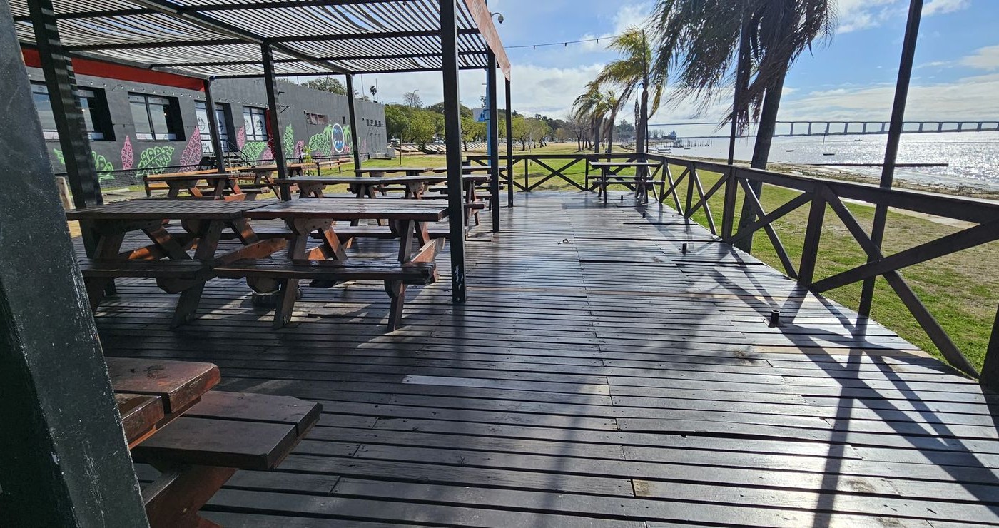 Robaron y destrozaron un bar: arrancaron mesas amuradas al piso | Rosario y la región