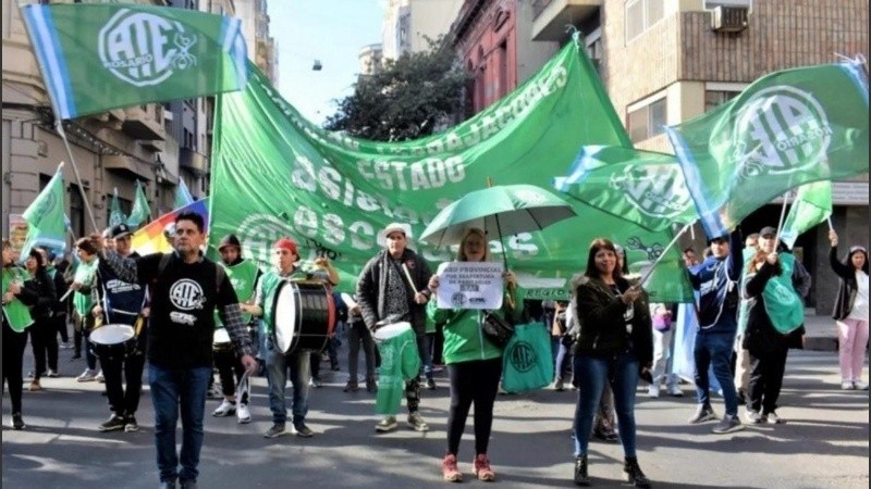 La provincia de Santa Fe convocó a estatales y docentes para retomar la paritaria | Rosario y la región