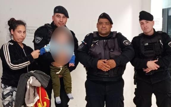 Policías salvaron de milagro a un bebé tras intoxicarse con monóxido de carbono | Rosario y la región