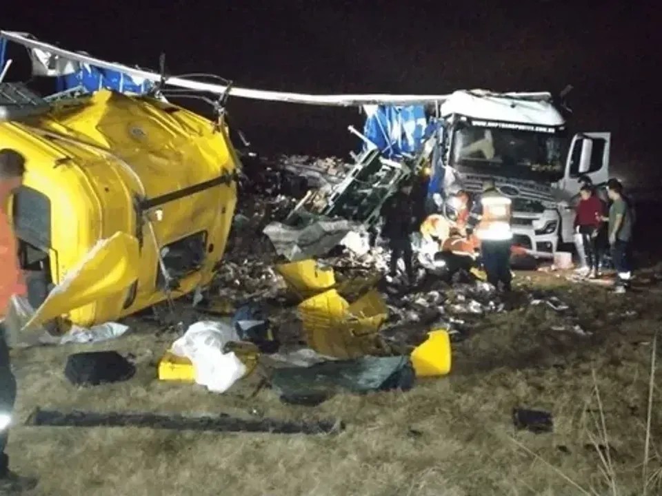 Fatal choque entre camiones en la autopista Rosario-Córdoba | Rosario y la región