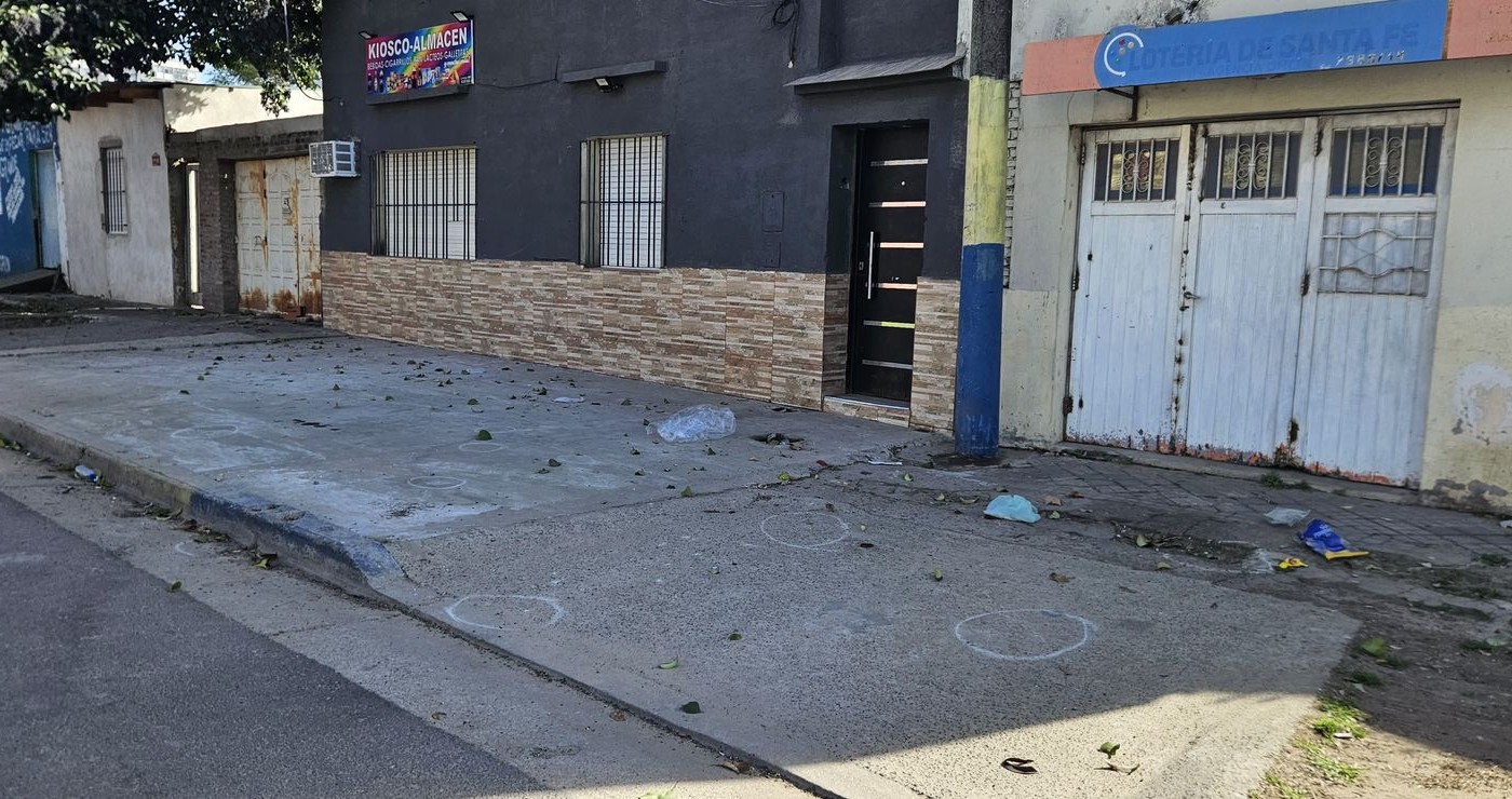 Violenta balacera: secuestraron 16 vainas servidas y un auto recibió múltiples disparos | Rosario y la región