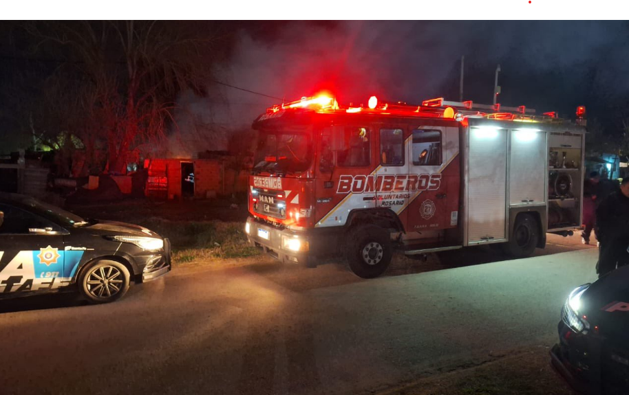 Incendio en zona noroeste arrasa con vivienda precaria sin víctimas | Rosario y la región
