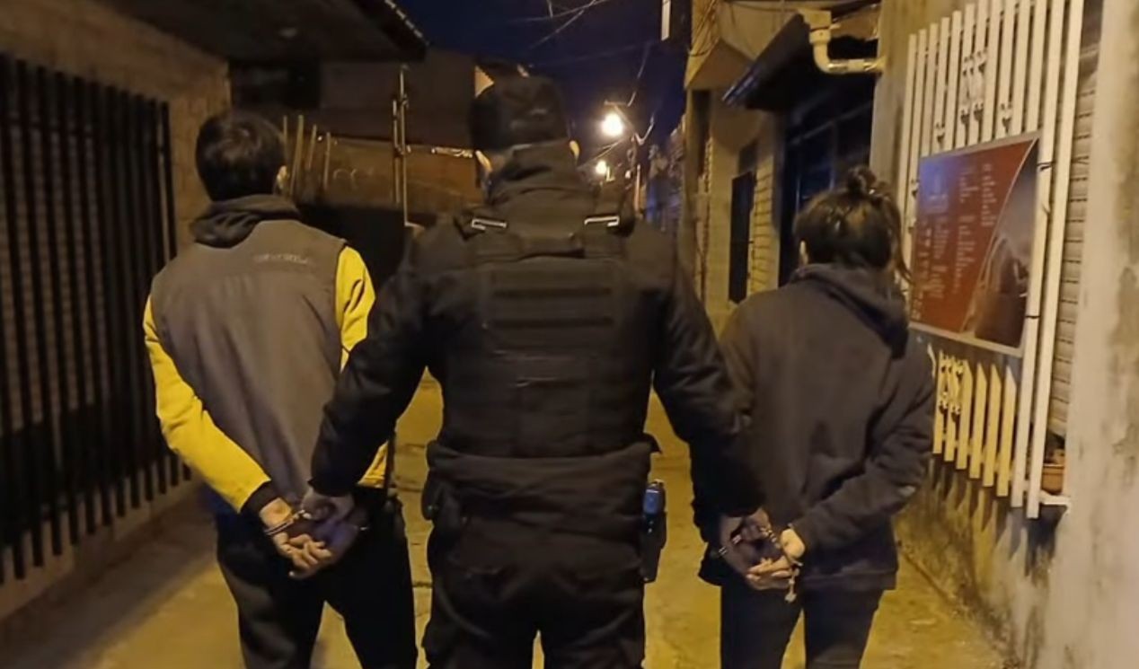 Dos detenidos por asaltar y amenazar a un taxista: se hicieron pasar por pasajeros | Rosario y la región