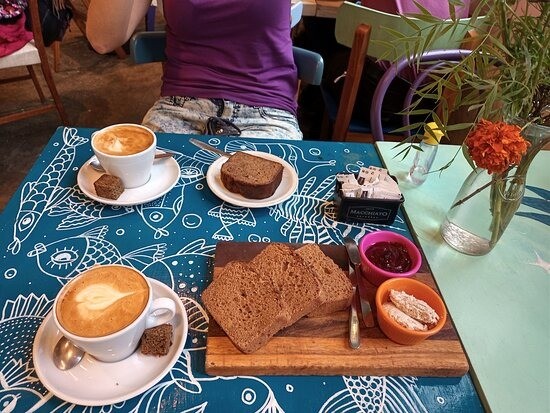 Estafa en una pastelería de Pellegrini al 2500: jóvenes consumieron y pagaron con una transferencia falsa | Rosario y la región