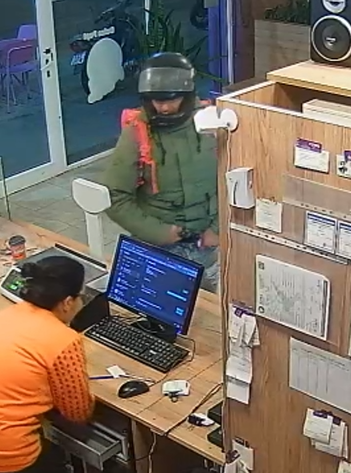 Entró con una caja de delivery y asaltó una heladería en zona oeste | Rosario y la región