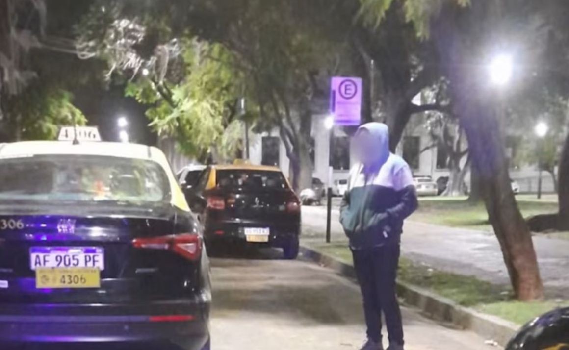 Golpiza a pasajero: una taxista detenida aseguró que no participó del ataque | Rosario y la región