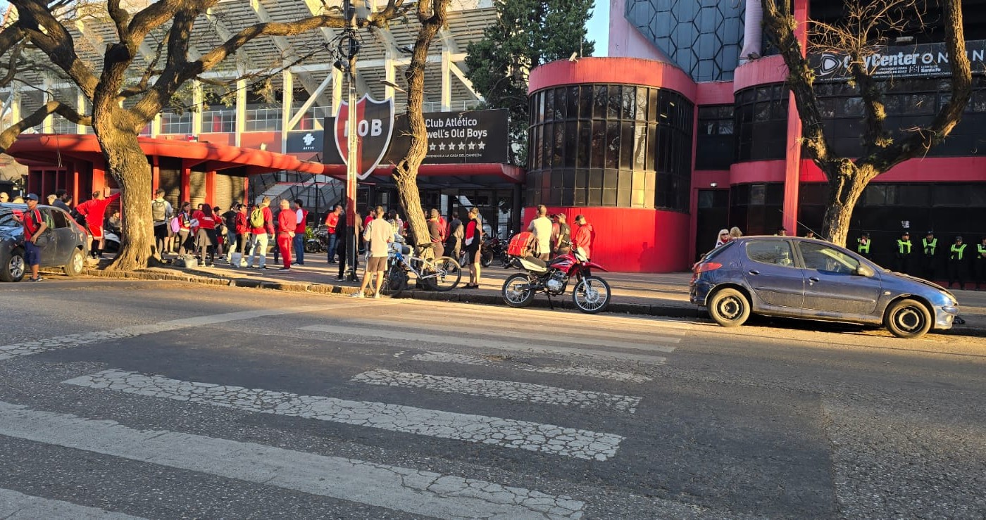 Tensión en Newell’s: reclamo frente al club y pedido de adelanto electoral | Rosario y la región