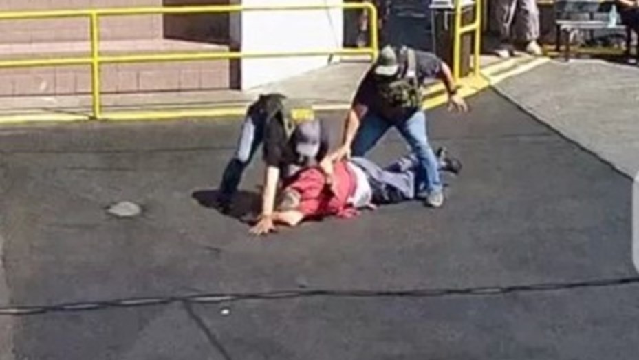 Tiene 79 años, agentes migratorios lo lesionaron a golpes y ahora demanda por 50 millones de dólares | Internacionales