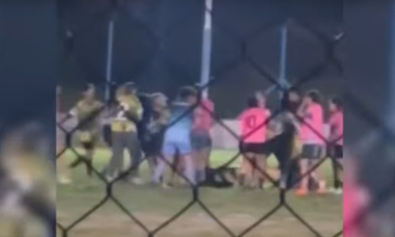 Pelea entre jugadoras en la Liga de Fútbol Amateur de Victoria | Rosario y la región