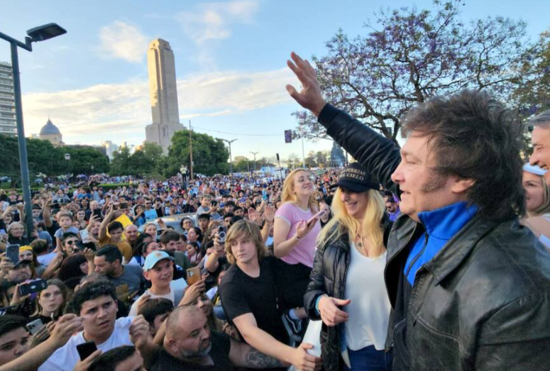 Milei evalúa cerrar su campaña presidencial en Rosario: un cambio de estrategia de última hora | Rosario y la región