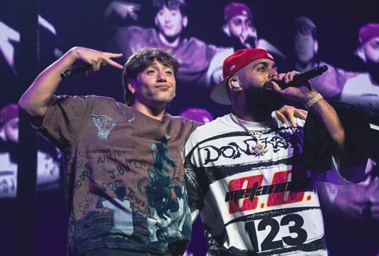 Temas a la carta, invitados estratégicos y el estreno de una canción: el paso de Eladio Carrion en Argentina | Espectáculos