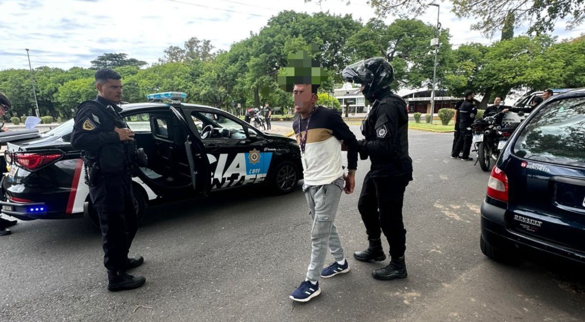 Detuvieron a un trapito en Parque Urquiza: tenía antecedentes y agredió a inspectores municipales | Rosario y la región